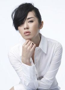 演员向能大宝广告,演绎非凡魅力，广告界的新星闪耀